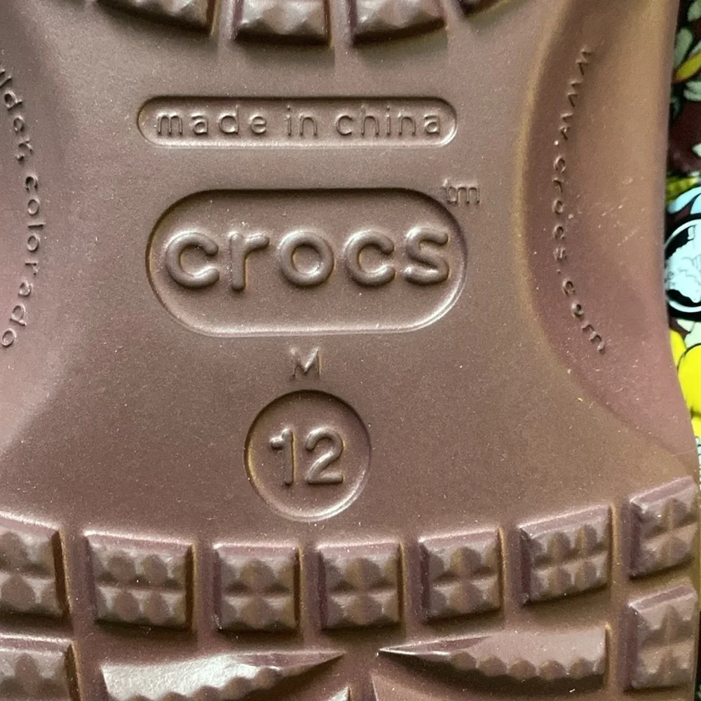 CROCS classic retro floral clog in burgundy multicolored floral‎